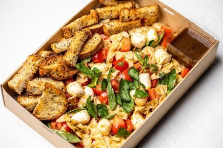 Oregano roasted chicken, Pasta salad, baby mozzarella, tomato pesto, fresh basil, grilled sourdough (Size: Large Platter (10 Pax))
