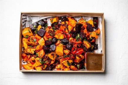 New York Style Beef, Classic mixed roasted vegetables, pumpkin, carrots, beetroot, red peppers, semi dried tomatoes, tarragon (Size: Large Platter (10 Pax))